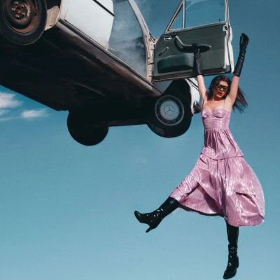 Για μια γυναίκα και ένα αυτοκίνητο: H νέα καμπάνια Mosty F/W 24-25 μας «οδηγεί» σε stylish δρόμους