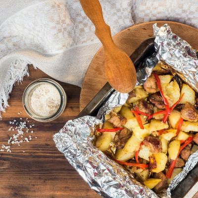 Το tip της μαμάς: Γιατί πρέπει να χρησιμοποιείτε στο ψήσιμο λαδόκολλα και αλουμινόχαρτο μαζί