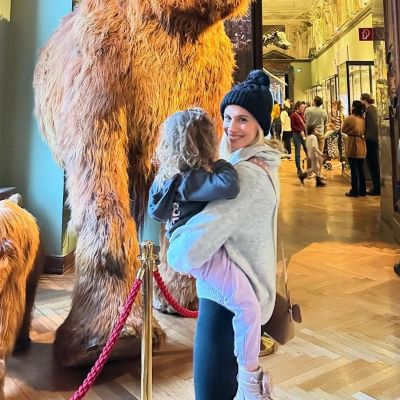 Νάντια Μπουλέ: Στόλισε με την κόρη της το χριστουγεννιάτικο δέντρο