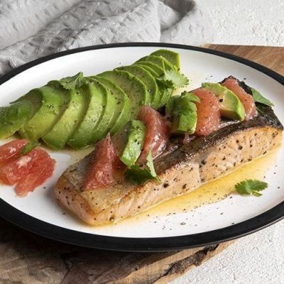 Σολομός με αβοκάντο και γκρέιπφρουτ