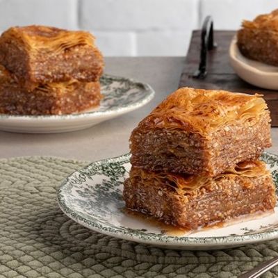 Εύκολη σουσαμόπιτα που θυμίζει μπακλαβά