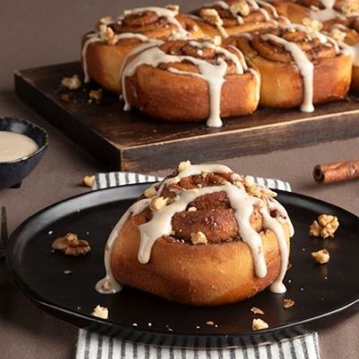 Cinnamon rolls με γεύση μελομακάρονο