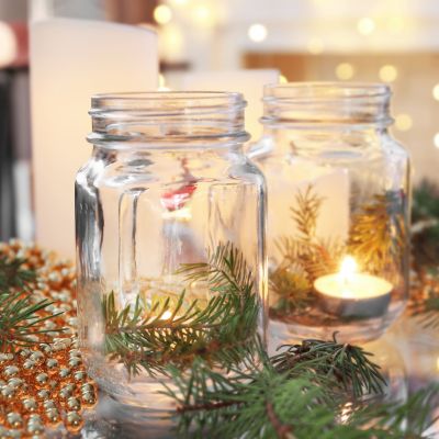 Χριστουγεννιάτικη διακόσμηση: Μετατρέψτε τα γυάλινα βάζα σε διακοσμητικά για τα Χριστούγεννα