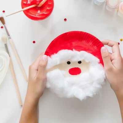 Χριστουγεννιάτικες χειροτεχνίες για παιδιά: Φτιάξτε Αϊ Βασίλη, αγγελάκια και δέντρο με χάρτινο πιάτο