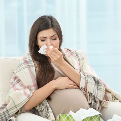 Γρίπη στην εγκυμοσύνη: Τρόποι αντιμετώπισης και πιθανοί κίνδυνοι