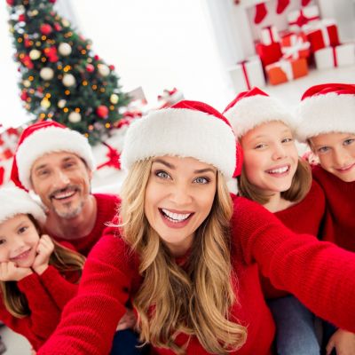 Οικογενειακές στιγμές που ξεχνάμε να απαθανατίσουμε κατά τη διάρκεια των γιορτών