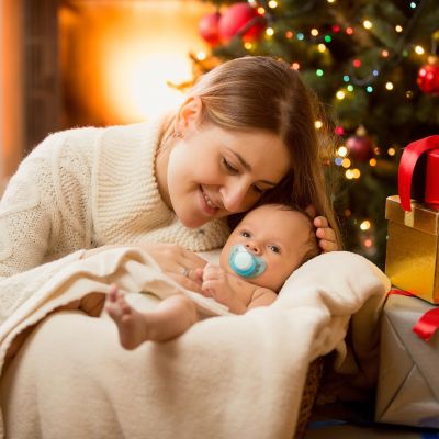 Γιατί δεν χρειάζεται να είναι τέλεια τα πρώτα Χριστούγεννα του μωρού