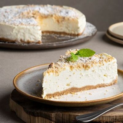 Cheesecake κουραμπιές με μπισκοτένια βάση και πλούσια κρεμώδη γέμιση