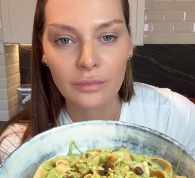 Υβόννη Μπόσνιακ: Έφτιαξε κρέπες spaghetti με πραλίνα φιστικιού