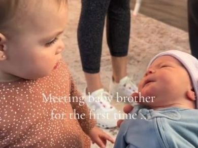 Viral Tik Tok βίντεο: Βλέπει για πρώτη φορά τον αδελφό της και η αντίδρασή της είναι το κάτι άλλο