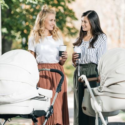 Γιατί πρέπει να σταματήσουμε να κρίνουμε τις άλλες μαμάδες