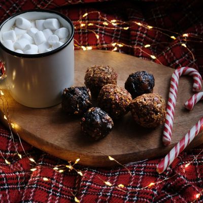 Χριστουγεννιάτικα τρουφάκια χωρίς ζάχαρη - Με πορτοκάλι και επικάλυψη σοκολάτας