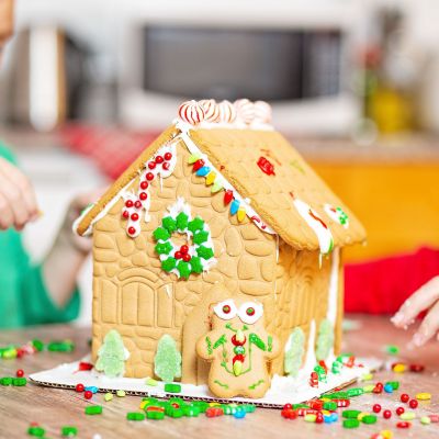 Πώς να φτιάξετε χριστουγεννιάτικα gingerbread σπιτάκια (και η ιστορία τους)