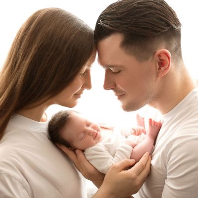 Η δύναμη της αγκαλιάς: Πώς ωφελεί τα μωρά ψυχικά και σωματικά