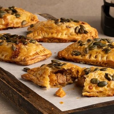 Εύκολα πιτάκια με κολοκύθα και Μετσοβόνε