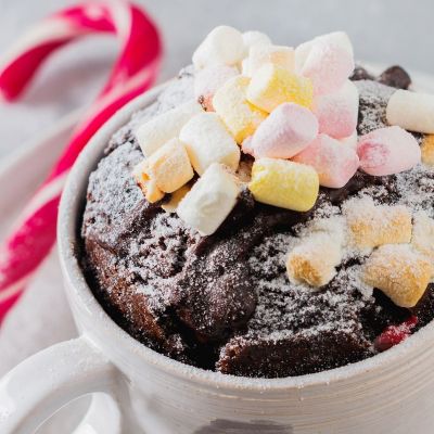 Κέικ στην κούπα με 4 μπισκότα και λίγο γάλα (+ 4 extra γρήγορες συνταγές)