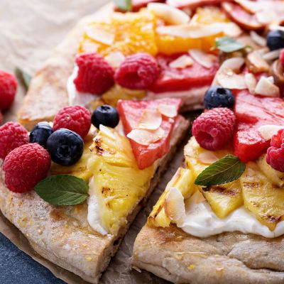 Πίτσα με φρούτα; Ναι, και με την πιο crunchy ζύμη
