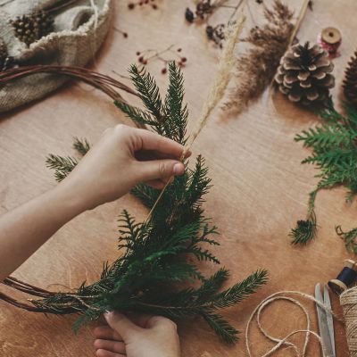 Ιδέες για χριστουγεννιάτικη διακόσμηση με κουκουνάρια