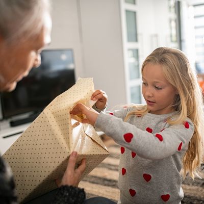 Το δώρο των ρούχων: Διαλέγοντας ρούχα που πραγματικά τα παιδιά θα λατρέψουν