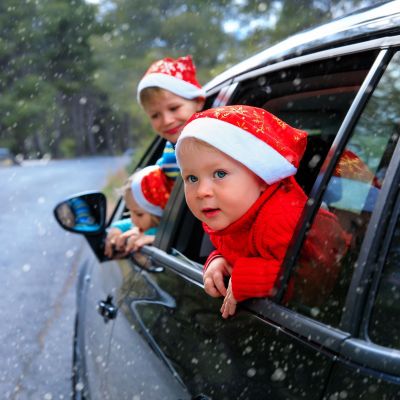 Πάρτε αυτά τα παιχνίδια μαζί σας και κάντε τα γιορτινά ταξίδια πιο εύκολα με τα παιδιά