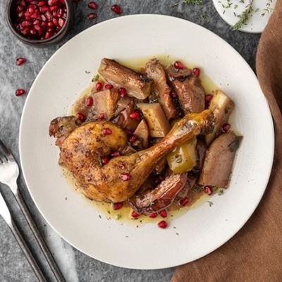 Χριστουγεννιάτικο κοτόπουλο με μήλα και ρόδι στον φούρνο