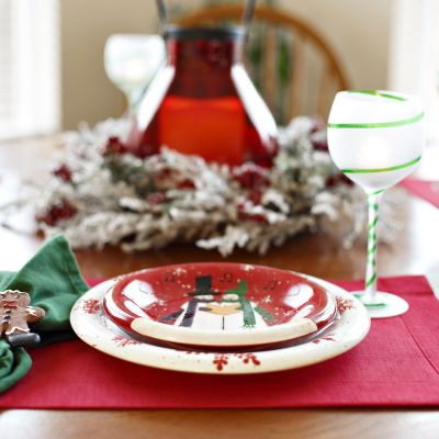 Γιορτινό τραπέζι: Ιδέες διακόσμησης για να εντυπωσιάσετε το βράδυ του ρεβεγιόν