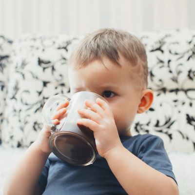 Φτιάξτε ζεστή ιταλική σοκολάτα με τα σοκολατάκια των γιορτών που περίσσεψαν