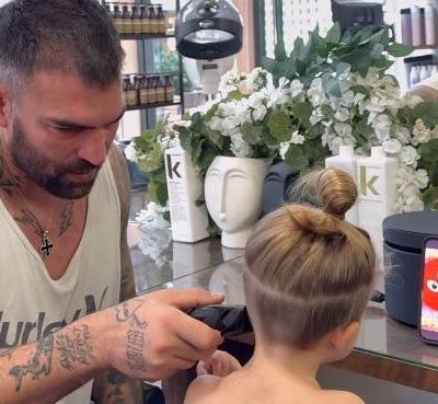 Δημήτρης Αλεξάνδρου: Πήγε με τον γιο του στο κομμωτήριο και τον κούρεψε ο ίδιος