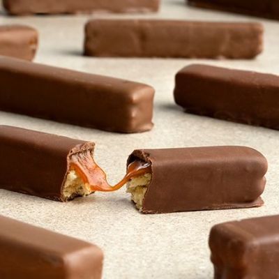 Λαχταριστές σοκολατένιες μπάρες με μπισκότο και καραμέλα