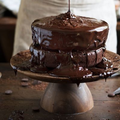 Η συνταγή για το πιο αφράτο κέικ σοκολάτας με γλάσο είναι αυτή