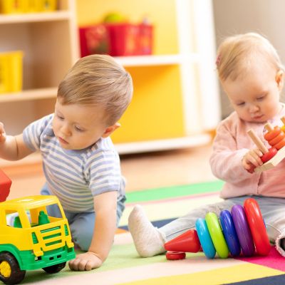 Νέες θέσεις σε βρεφονηπιακούς σταθμούς για επιπλέον 20.000 οικογένειες