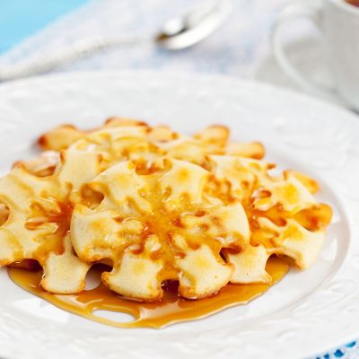 Φτιάξτε pancakes χιονονιφάδες για πρωινό