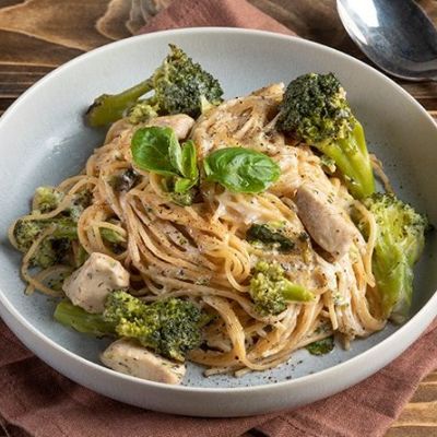 Πανεύκολη μακαρονάδα light με κοτόπουλο και μπρόκολο