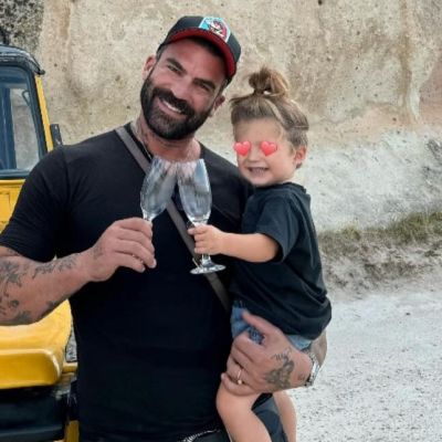 Πάρης Αλεξάνδρου: Το πρωινό διάβασμα με τον μπαμπά στο κρεβάτι και η επιστροφή από το σχολείο