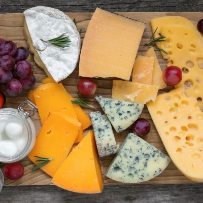 Το τυρί παραμένει φρέσκο όταν αποθηκεύεται με ένα πράγμα - Δεν θα μουχλιάσει ή θα μπαγιατέψει