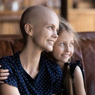 Γιατί οι νεαρές γυναίκες έχουν σχεδόν διπλάσιες πιθανότητες να διαγνωστούν με καρκίνο