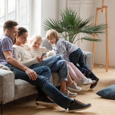 Γιατί κρίνουμε τους άλλους γονείς;