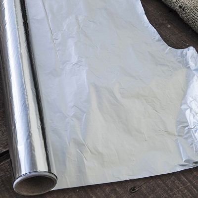 Το κόλπο με το αλουμινόχαρτο που αφήνει τον φούρνο σας καθαρό σαν τη πρώτη μέρα