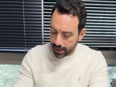 Σάκης Τανιμανίδης: Κάνει unboxing το μεσημεριανό του - Είναι σε ταπεράκια των διδύμων