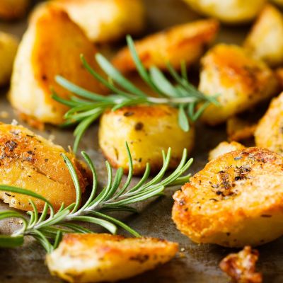 Οι πατάτες θα γίνουν πιο τραγανές αν τις ψήσετε με ένα απλό συστατικό