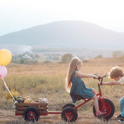 5 τρόποι που μπορούν οι γονείς να διδάξουν την καλοσύνη καθώς ανακηρύχθηκε παιδική λέξη της χρονιάς