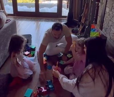 Μπόμπα - Τανιμανίδης: Απόδραση στην Αράχωβα με τις κόρες τους - Τα highlights του ταξιδιού τους