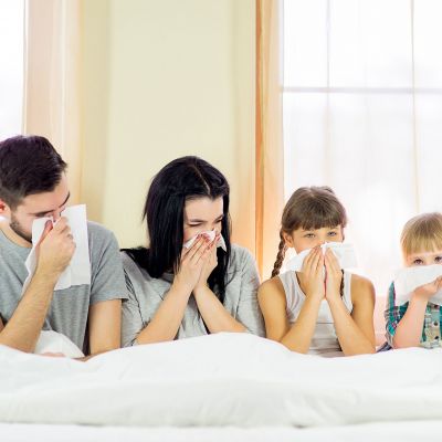 Μύθοι και αλήθειες για το κρυολόγημα και τη γρίπη που πρέπει να γνωρίζουν οι γονείς