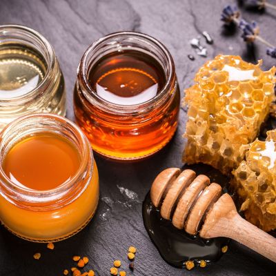 Το μέλι θα διαρκέσει περισσότερο και δεν θα κρυσταλλώσει αν αποθηκευτεί σε ένα μέρος