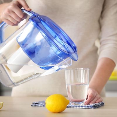 9 εκπληκτικά οφέλη που προσφέρει το νερό με λεμόνι στις θηλάζουσες μητέρες