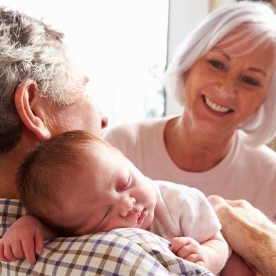 Είμαι 65 ετών και απλά ήθελα να διασκεδάσω – Τώρα έχω ένα μικρό παιδί να φροντίζω