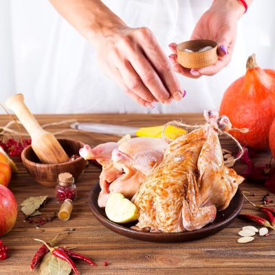 Μουλιάστε το κοτόπουλο σε αλατισμένο νερό πριν το μαγείρεμα