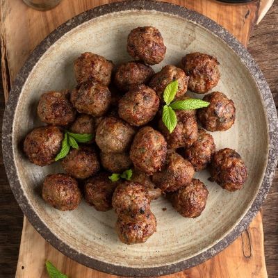 Ζουμερά και αφράτα κεφτεδάκια στο air fryer που δεν έχουν τίποτα να ζηλέψουν από τα τηγανητά