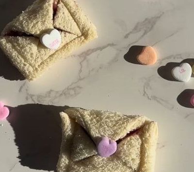 Love letters με ψωμί του τοστ για το lunch box των παιδιών σας (βίντεο)