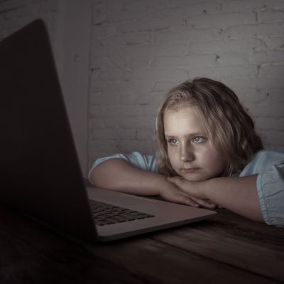 Πώς να μιλήσετε στα παιδιά σας για την ασφάλεια στο διαδίκτυο